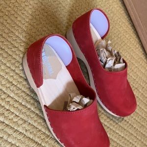 Brand new Sandgrens Brett Low heel in red.